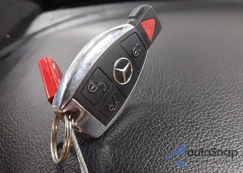 2015 Mercedes-Benz C 300 4Matic z USA, uszkodzony, nr VIN 55SWF4KB8FU086388